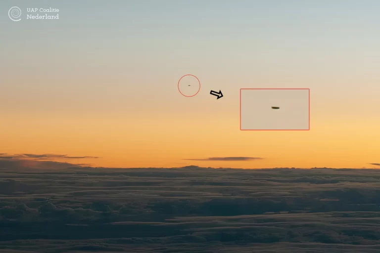 Voorbeeld van een Unidentified Anomalous Phenomenon (UAP), gefotografeerd door een piloot tijdens een vlucht.